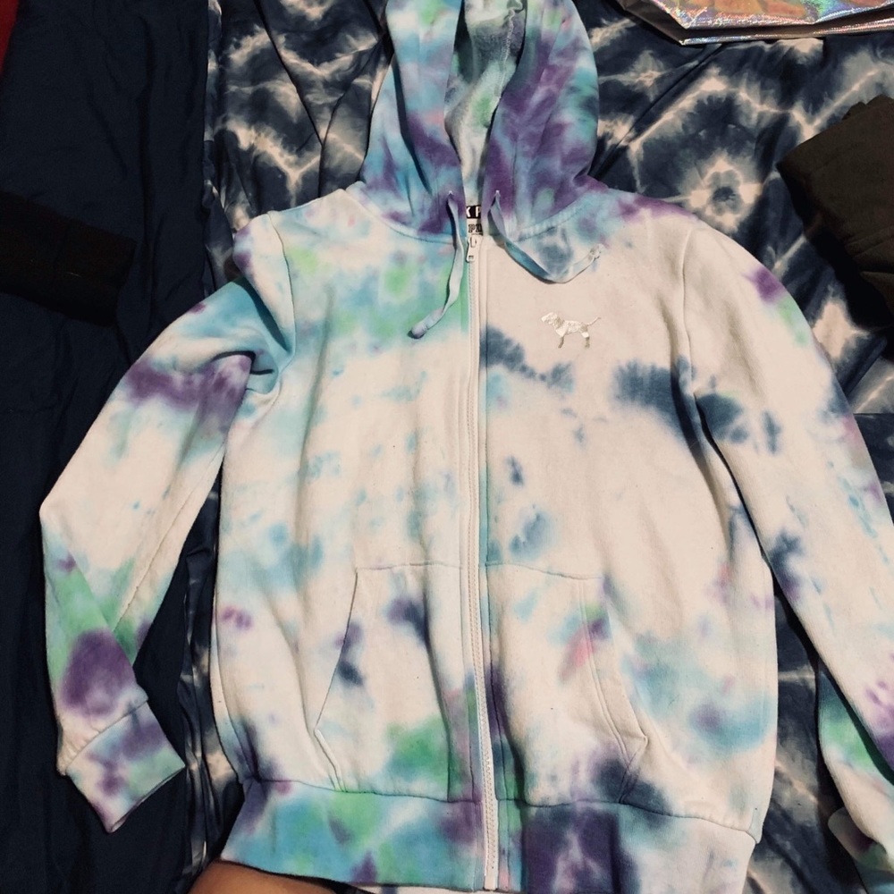 VS LINK TYE DYE HOODIE